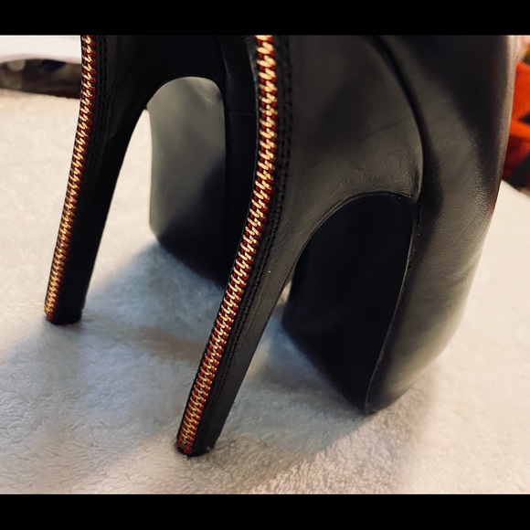 Brand New Sexy Zipper Back Heels by STEVE MADDEN - Box 32 - Picture 7 of 8